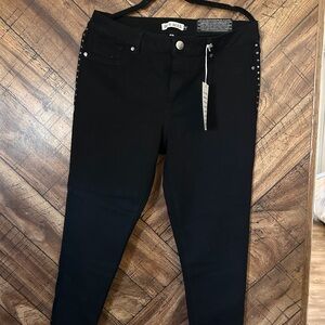 Elegant Black Skinny Jeans with Stud Accents